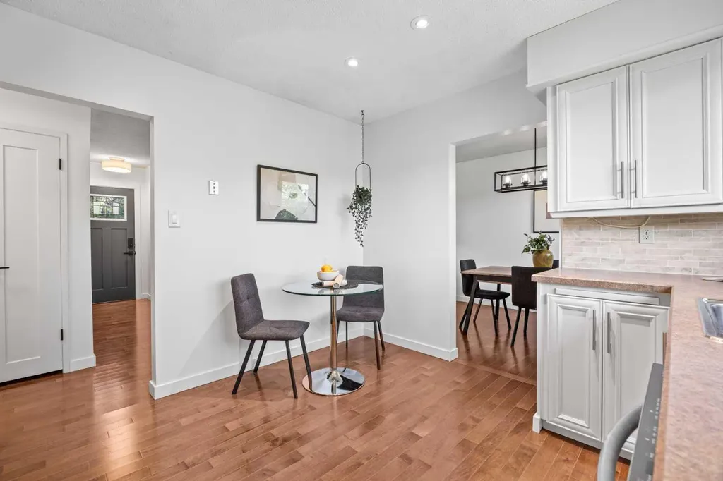 4952 Vanguard Road NW Calgary AB T3A 0R5