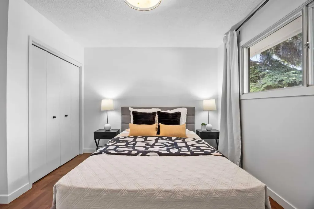 4952 Vanguard Road NW Calgary AB T3A 0R5
