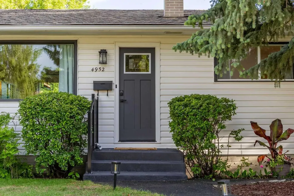 4952 Vanguard Road NW Calgary AB T3A 0R5