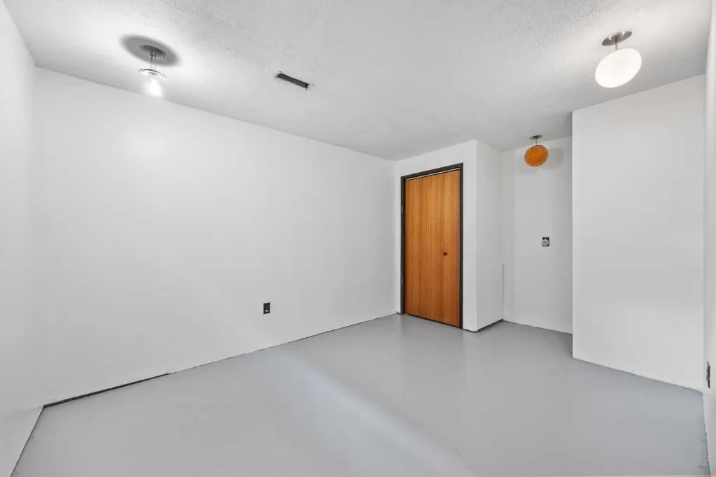 4952 Vanguard Road NW Calgary AB T3A 0R5