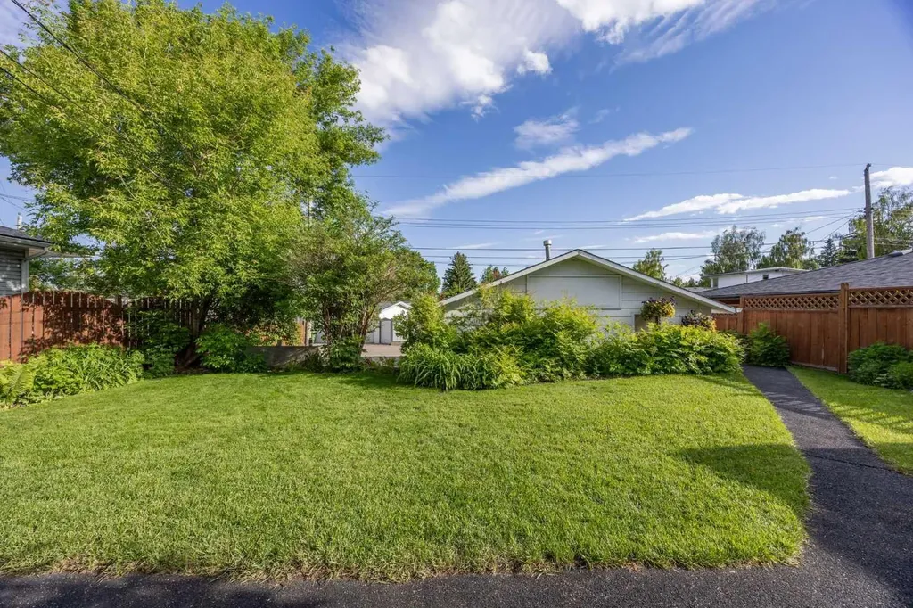 4952 Vanguard Road NW Calgary AB T3A 0R5