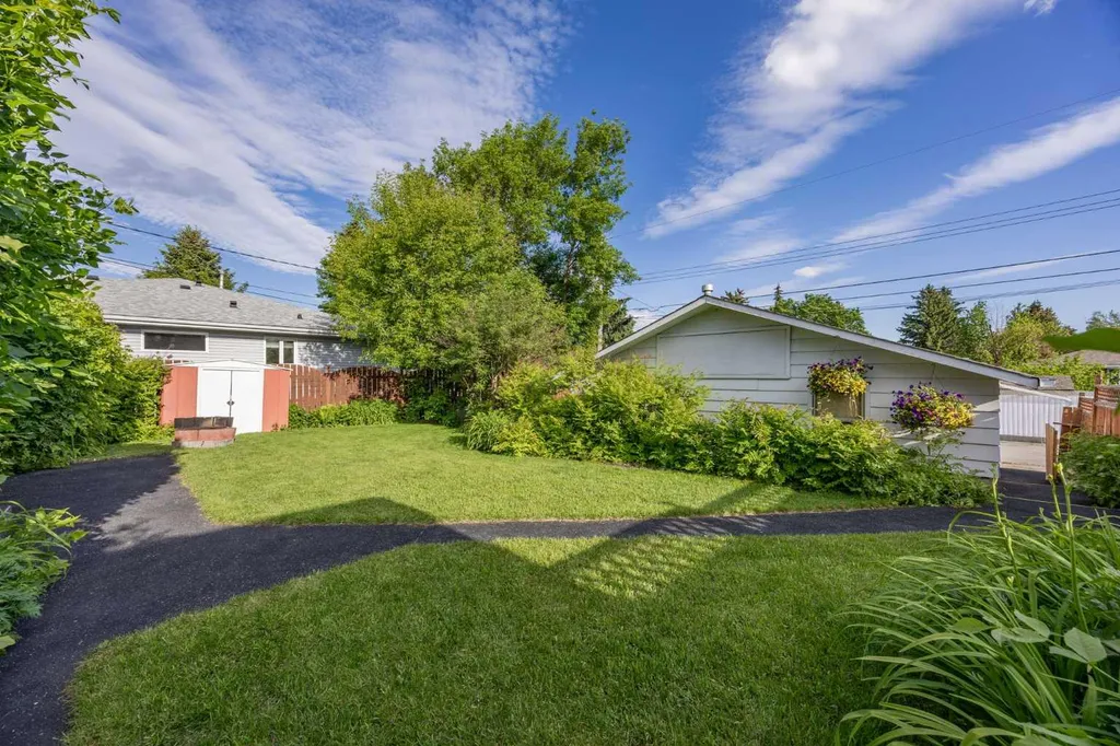 4952 Vanguard Road NW Calgary AB T3A 0R5
