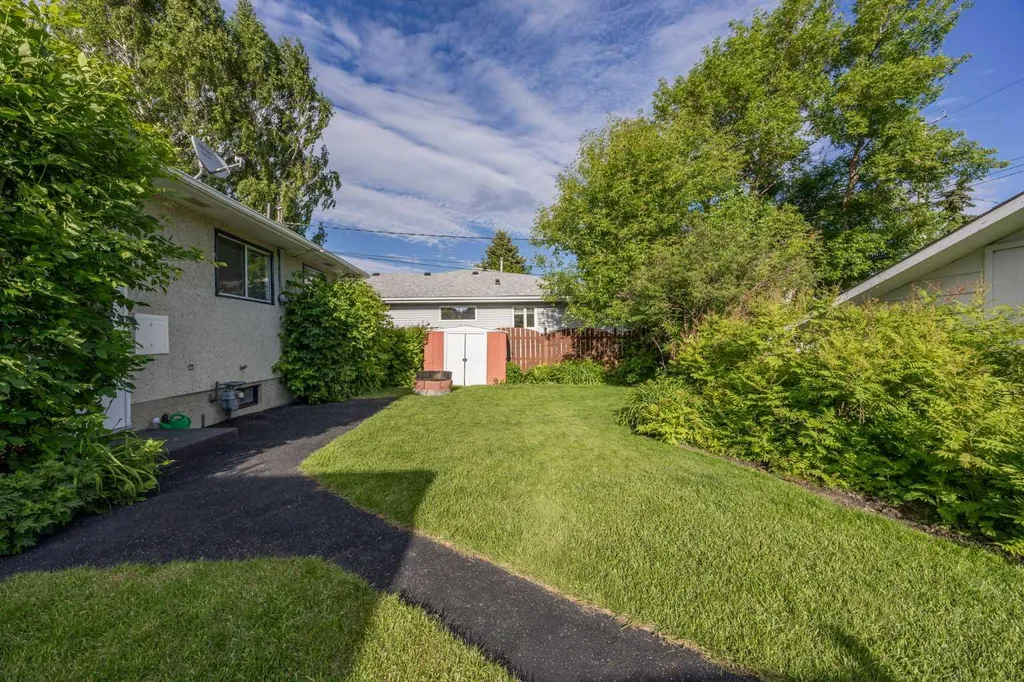 4952 Vanguard Road NW Calgary AB T3A 0R5