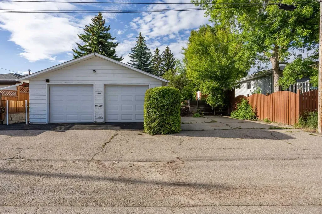 4952 Vanguard Road NW Calgary AB T3A 0R5