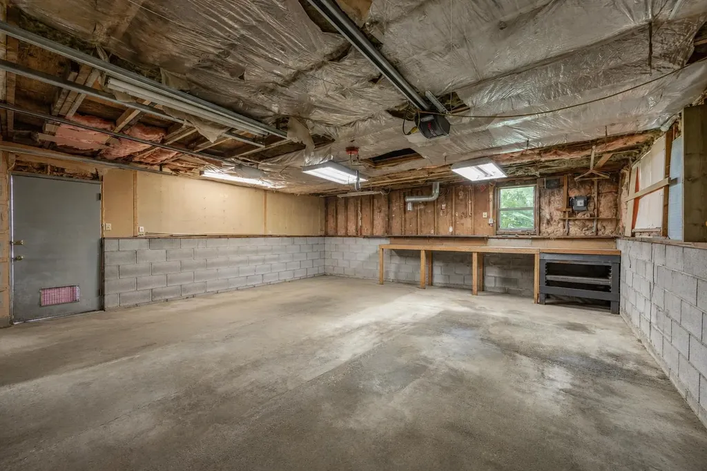 4952 Vanguard Road NW Calgary AB T3A 0R5