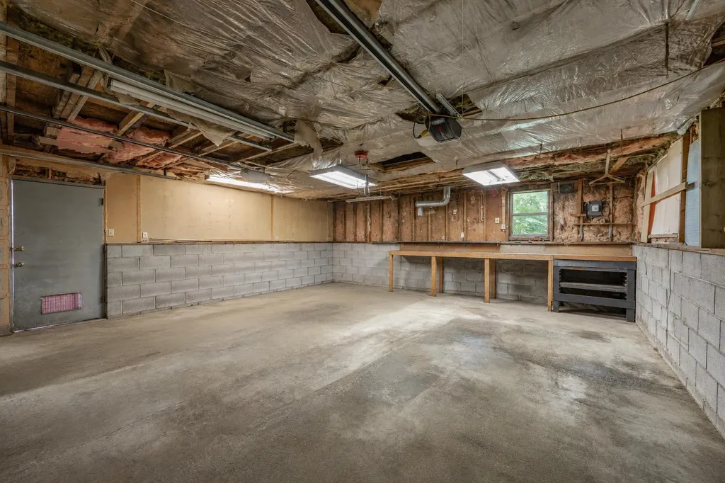 4952 Vanguard Road NW Calgary AB T3A 0R5