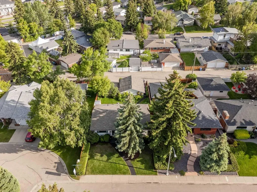 4952 Vanguard Road NW Calgary AB T3A 0R5