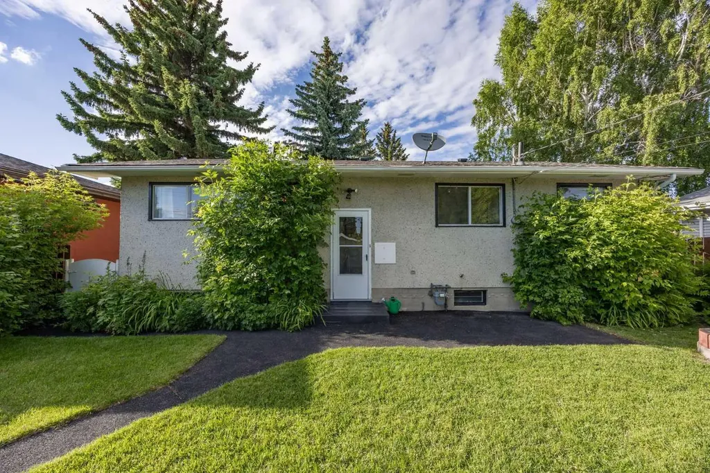 4952 Vanguard Road NW Calgary AB T3A 0R5