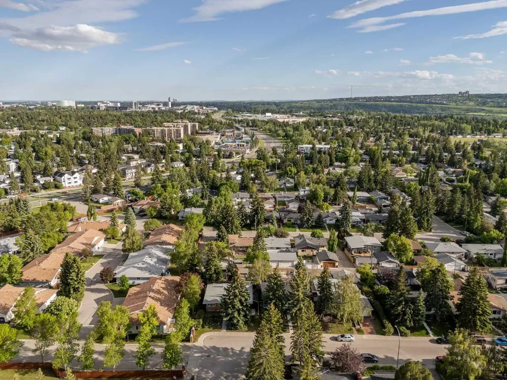 4952 Vanguard Road NW Calgary AB T3A 0R5