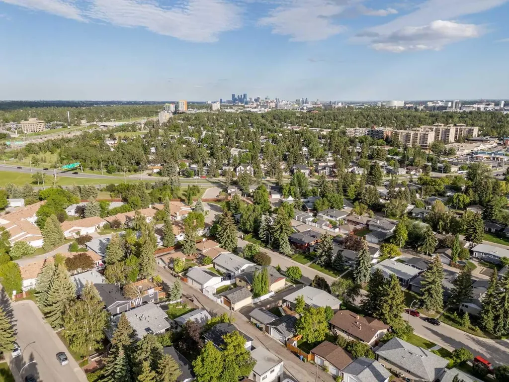 4952 Vanguard Road NW Calgary AB T3A 0R5