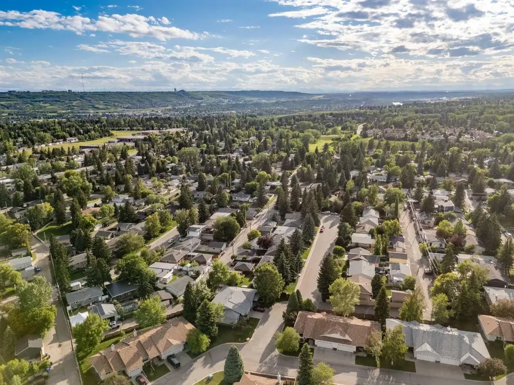 4952 Vanguard Road NW Calgary AB T3A 0R5