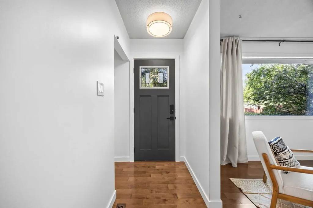 4952 Vanguard Road NW Calgary AB T3A 0R5