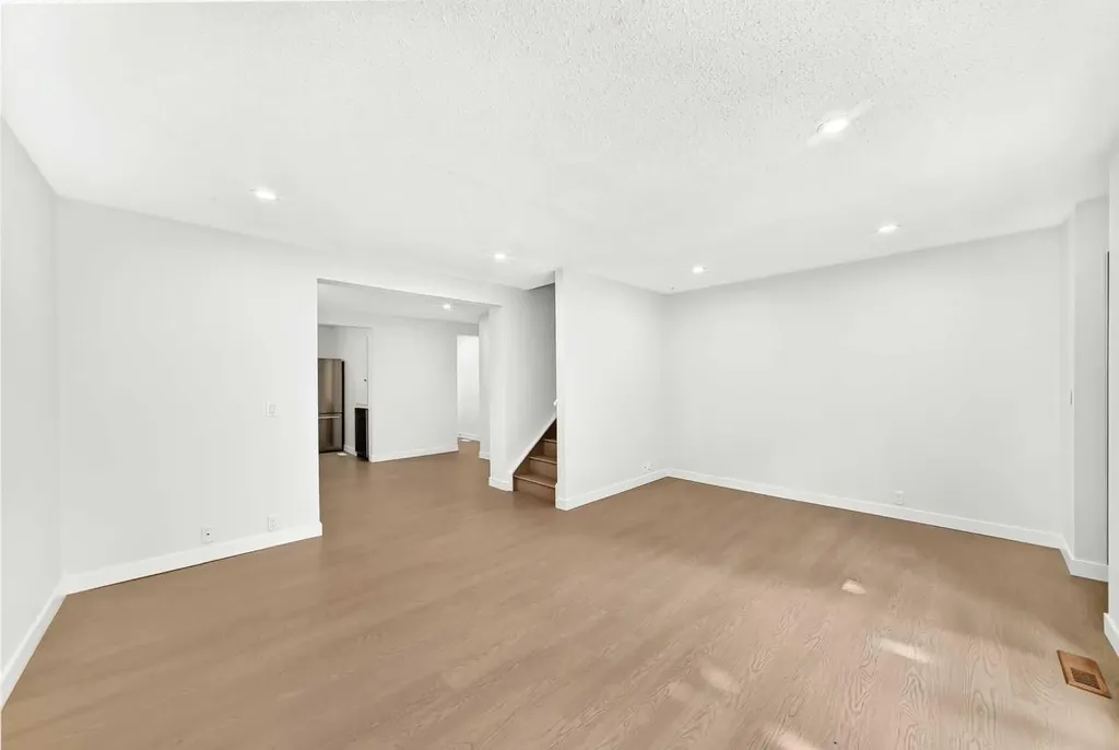 7205 4 Street NE Calgary AB T2K 5S3