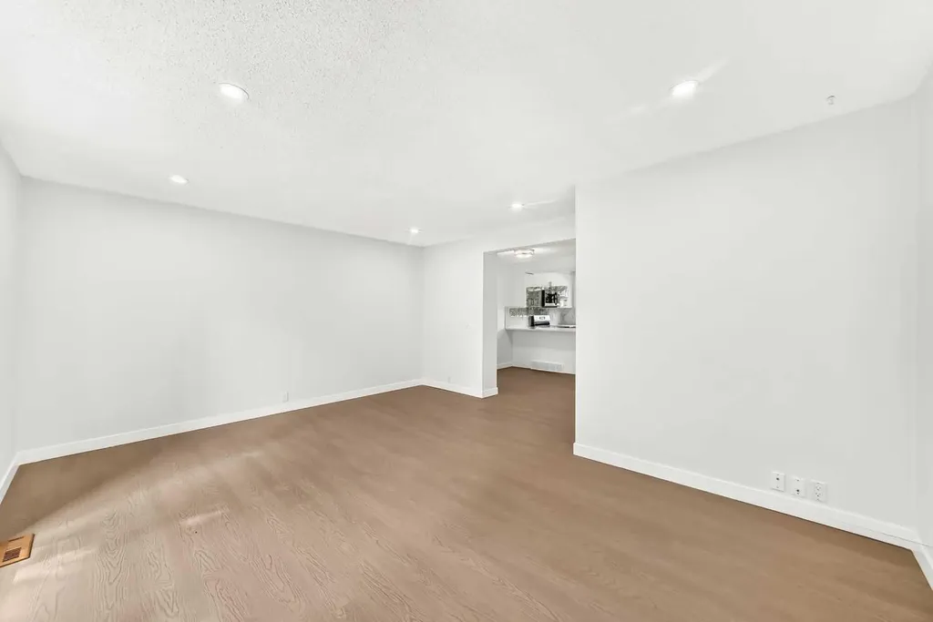 7205 4 Street NE Calgary AB T2K 5S3