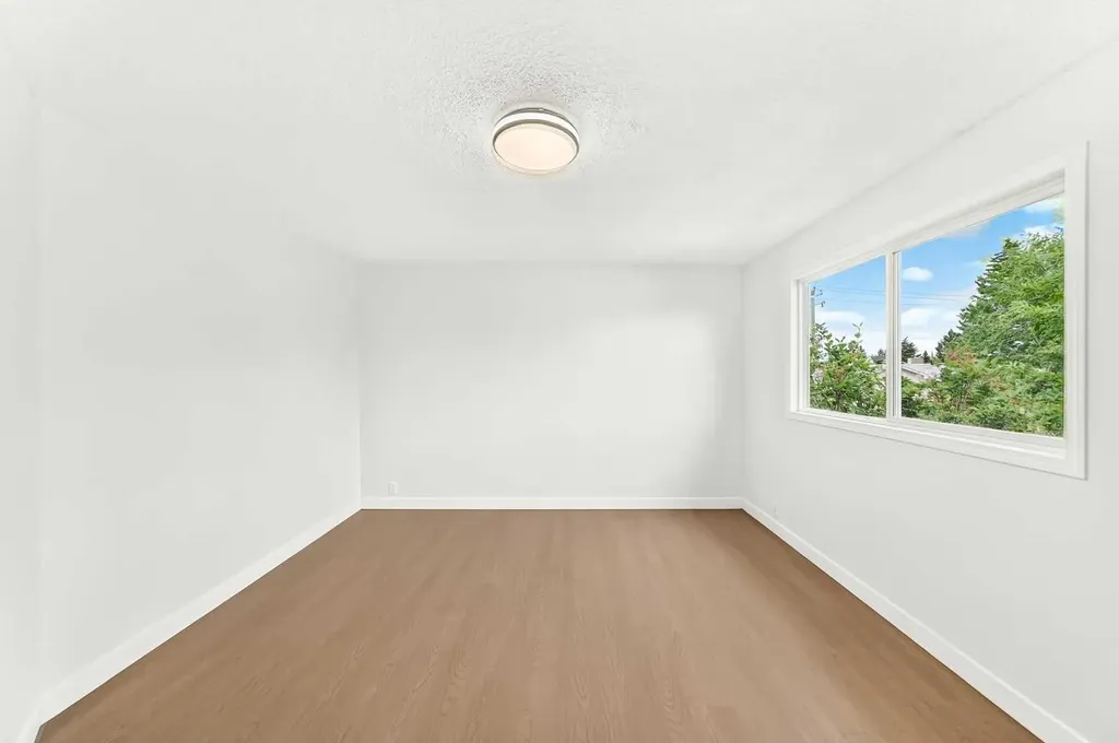 7205 4 Street NE Calgary AB T2K 5S3