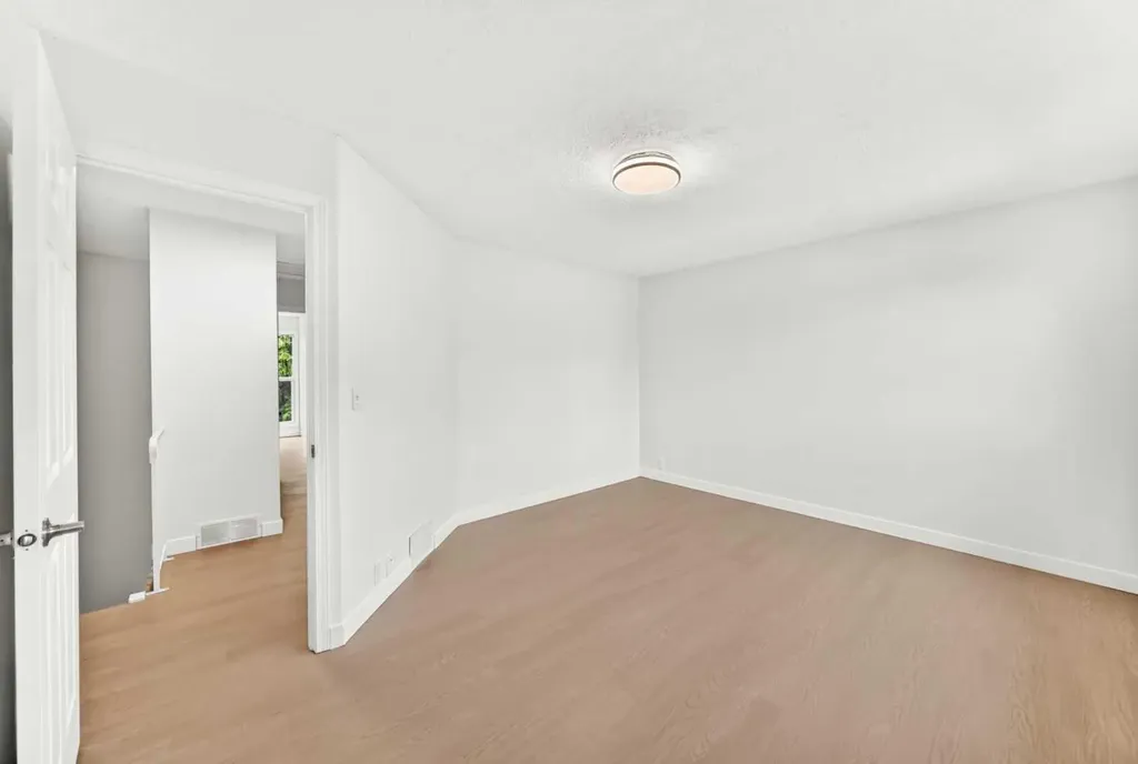 7205 4 Street NE Calgary AB T2K 5S3