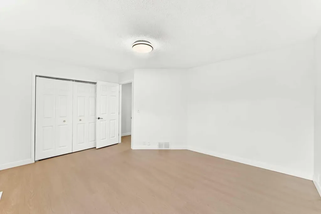 7205 4 Street NE Calgary AB T2K 5S3