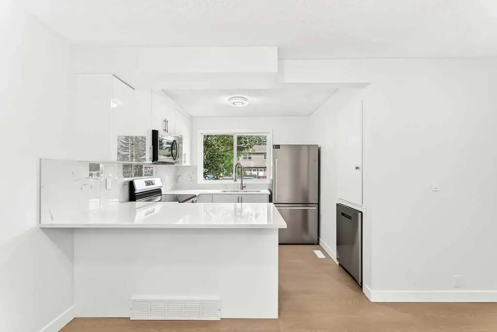 7205 4 Street NE Calgary AB T2K 5S3