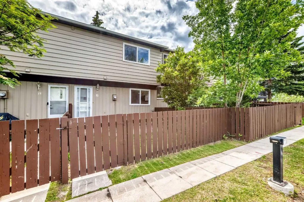 7205 4 Street NE Calgary AB T2K 5S3