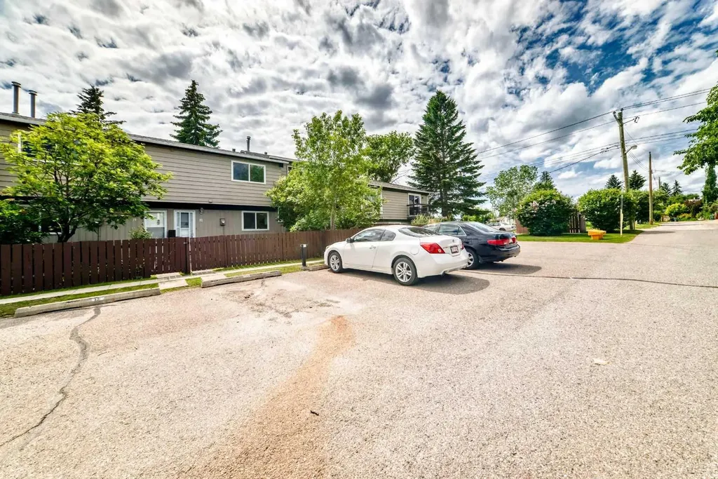 7205 4 Street NE Calgary AB T2K 5S3