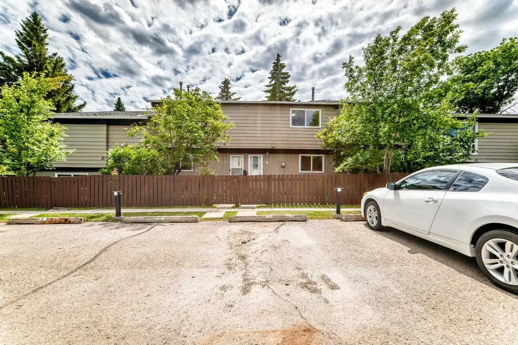 7205 4 Street NE Calgary AB T2K 5S3