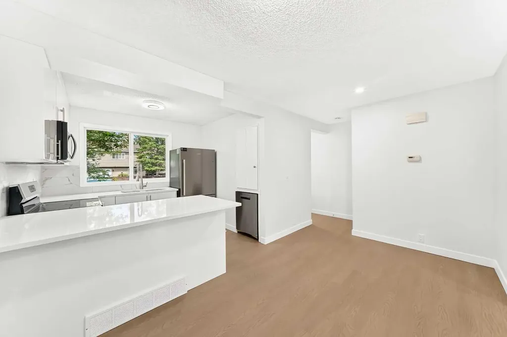 7205 4 Street NE Calgary AB T2K 5S3