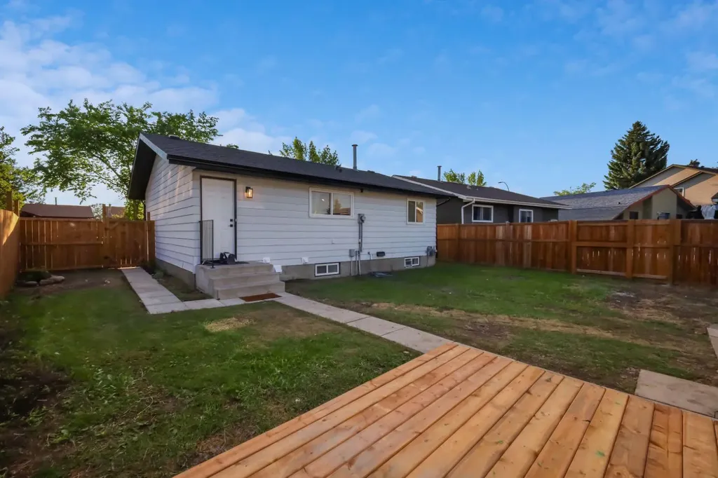 1174 Abbeydale Drive NE Calgary AB T2A 6L1