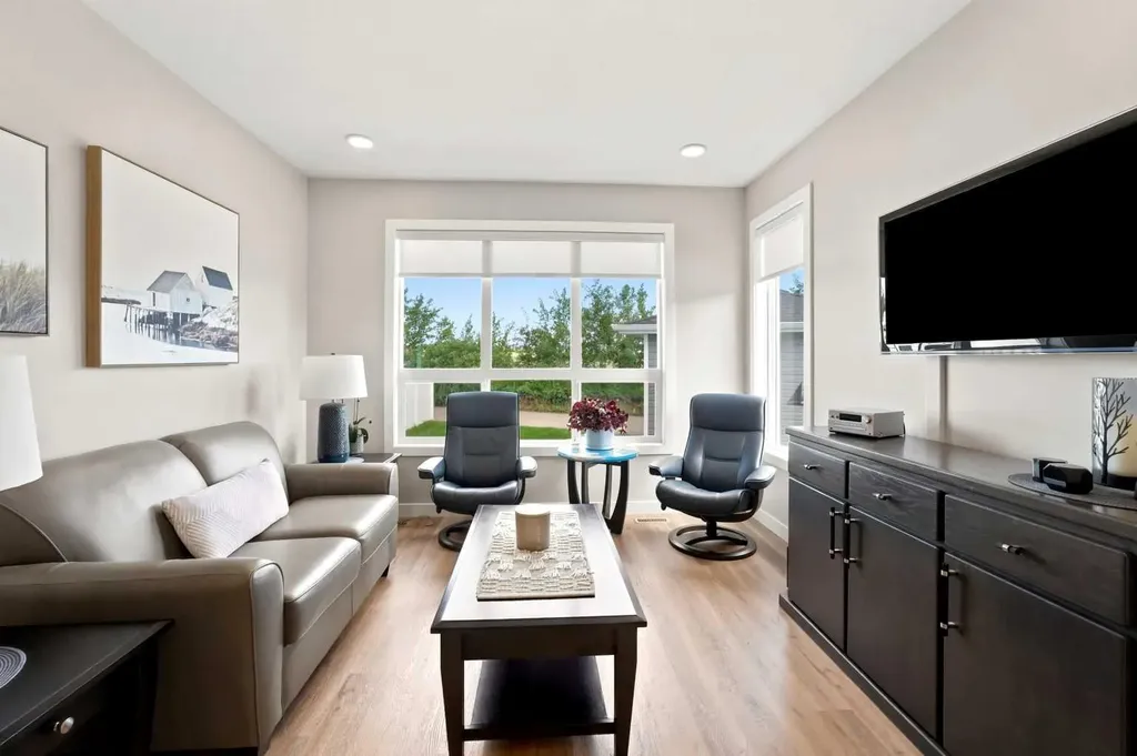 99 Gray Close Sylvan Lake AB T4S 0W4