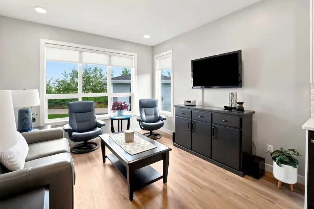 99 Gray Close Sylvan Lake AB T4S 0W4