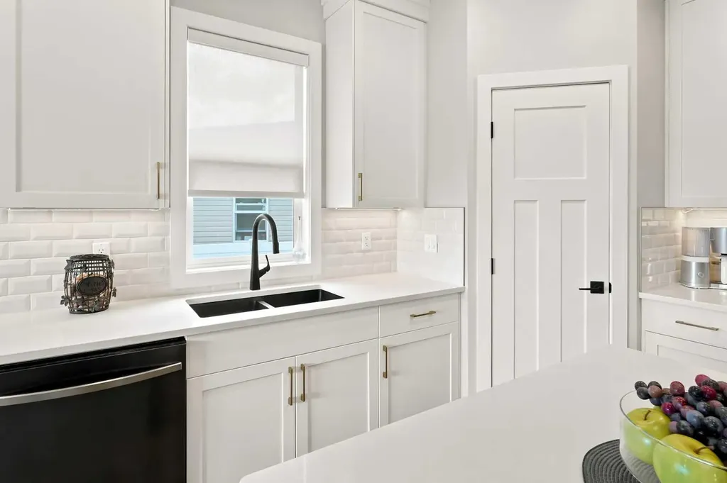 99 Gray Close Sylvan Lake AB T4S 0W4