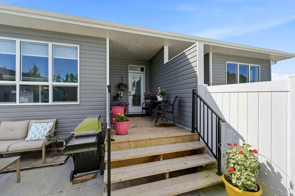 99 Gray Close Sylvan Lake AB T4S 0W4