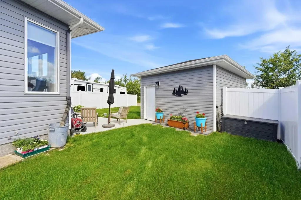 99 Gray Close Sylvan Lake AB T4S 0W4