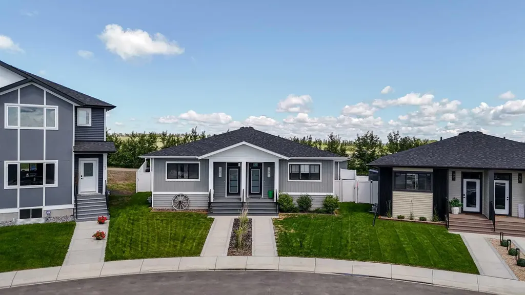 99 Gray Close Sylvan Lake AB T4S 0W4