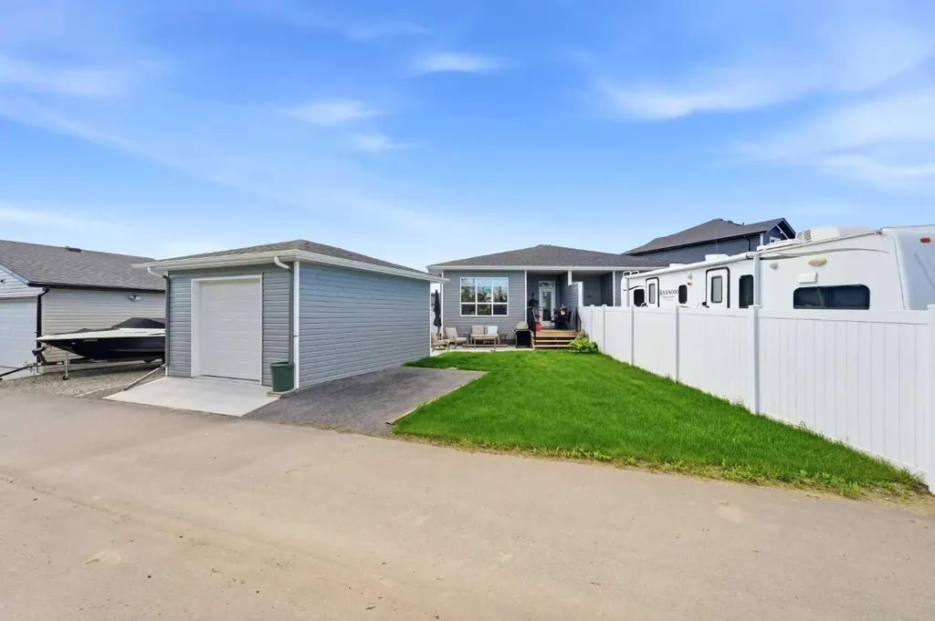 99 Gray Close Sylvan Lake AB T4S 0W4