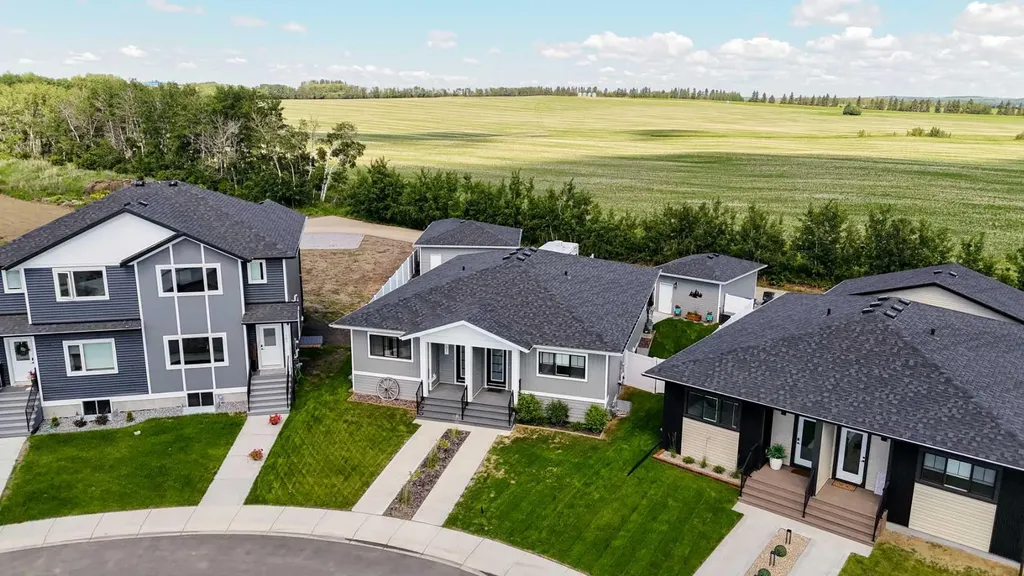 99 Gray Close Sylvan Lake AB T4S 0W4