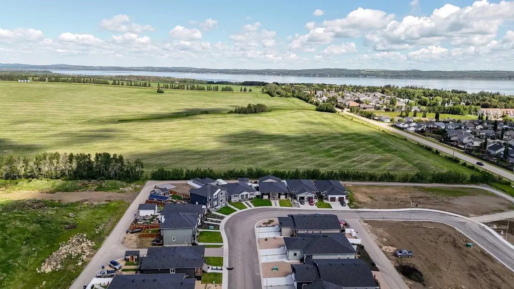 99 Gray Close Sylvan Lake AB T4S 0W4