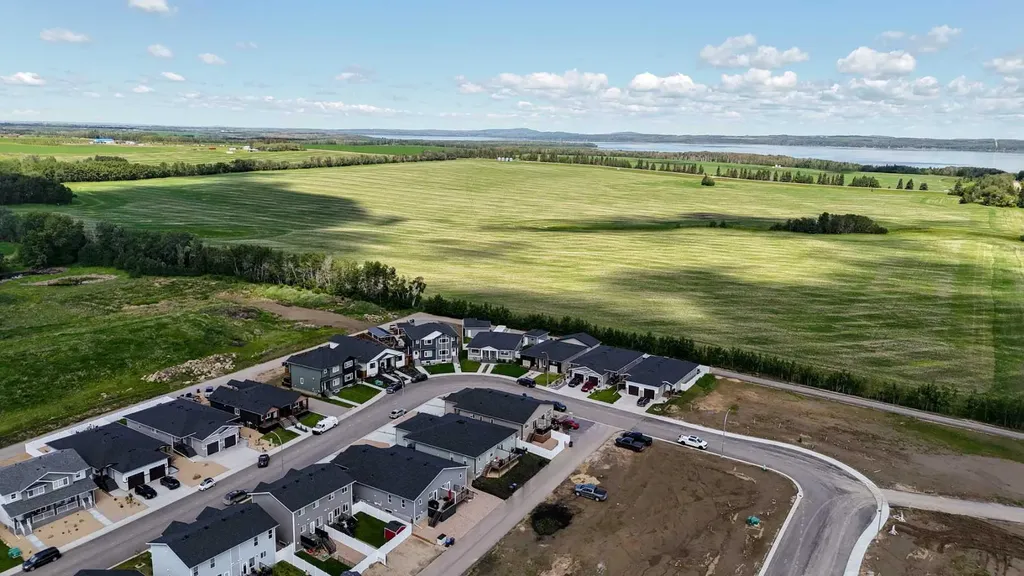 99 Gray Close Sylvan Lake AB T4S 0W4