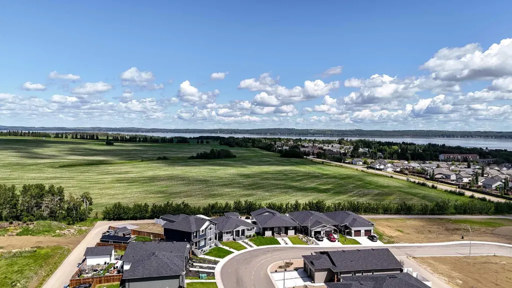 99 Gray Close Sylvan Lake AB T4S 0W4
