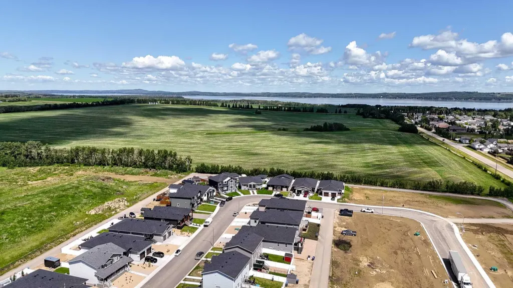 99 Gray Close Sylvan Lake AB T4S 0W4