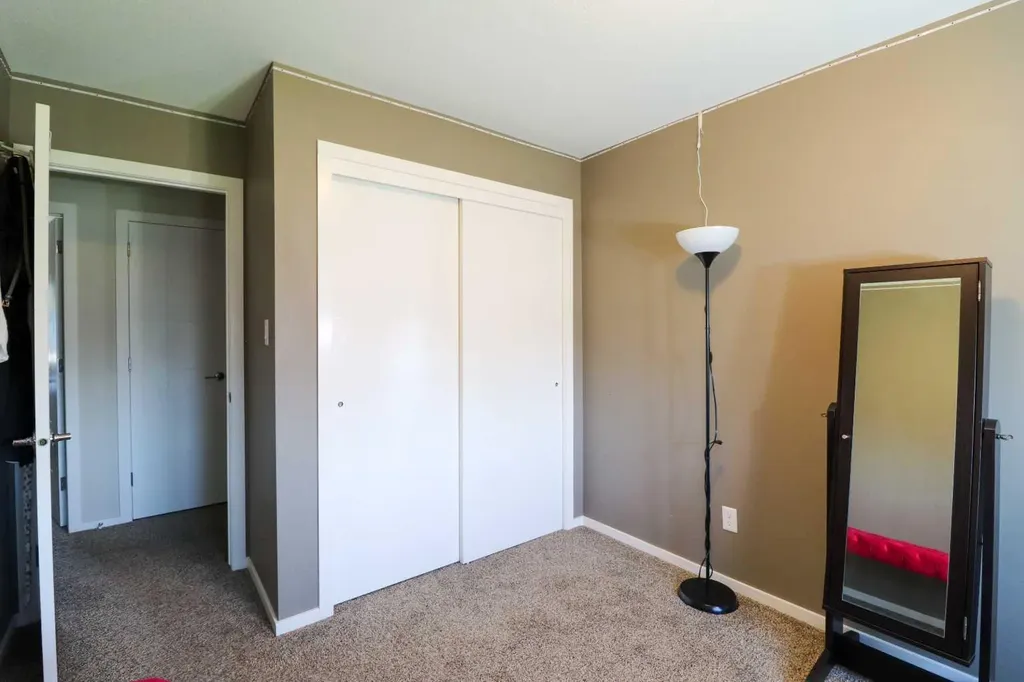 442 Highlands Boulevard W Lethbridge AB T1J5K5