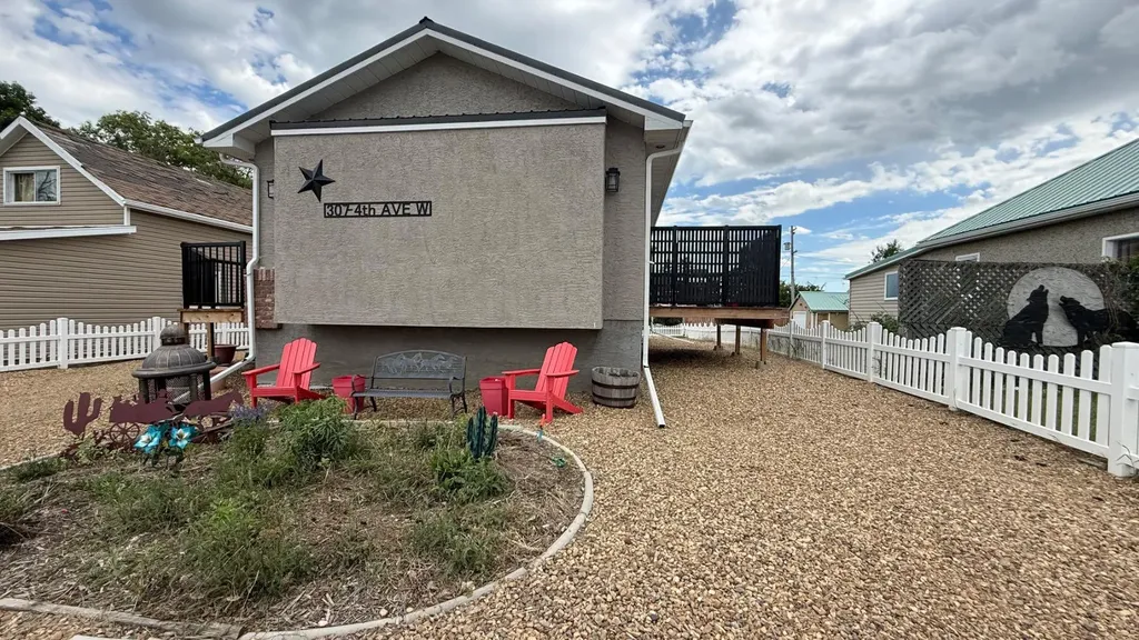 307 4 Avenue W Hanna AB T0J1P0