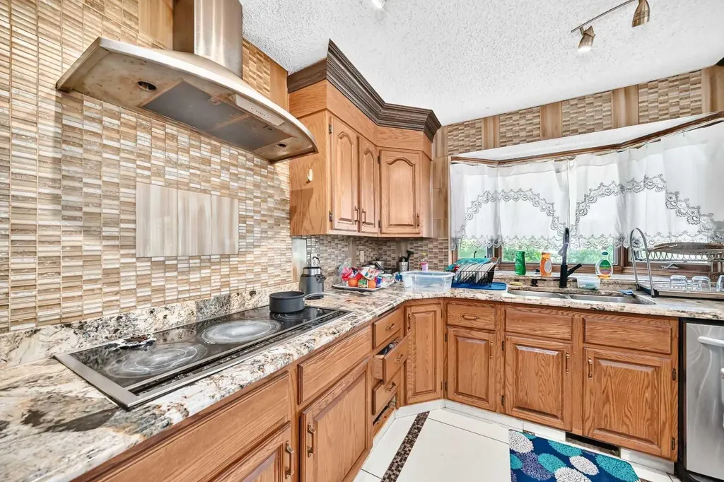 204 Deer Ridge Way SE Calgary AB T2J 5Y6