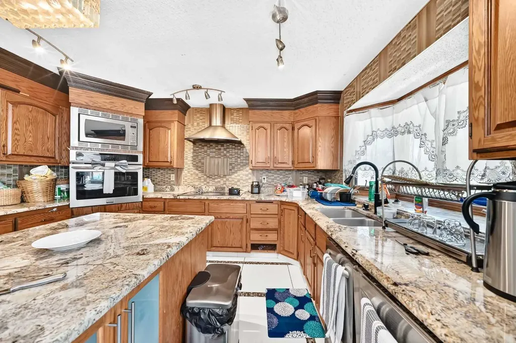 204 Deer Ridge Way SE Calgary AB T2J 5Y6