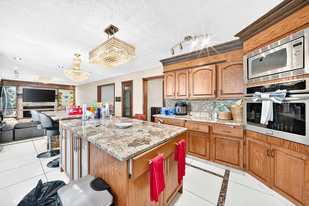 204 Deer Ridge Way SE Calgary AB T2J 5Y6