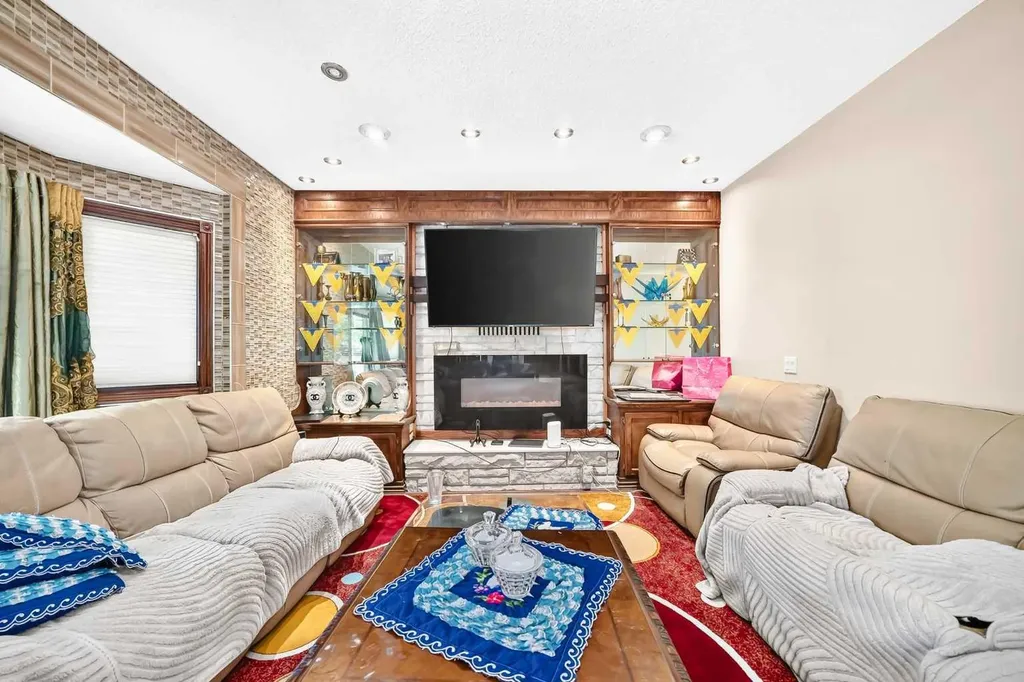204 Deer Ridge Way SE Calgary AB T2J 5Y6