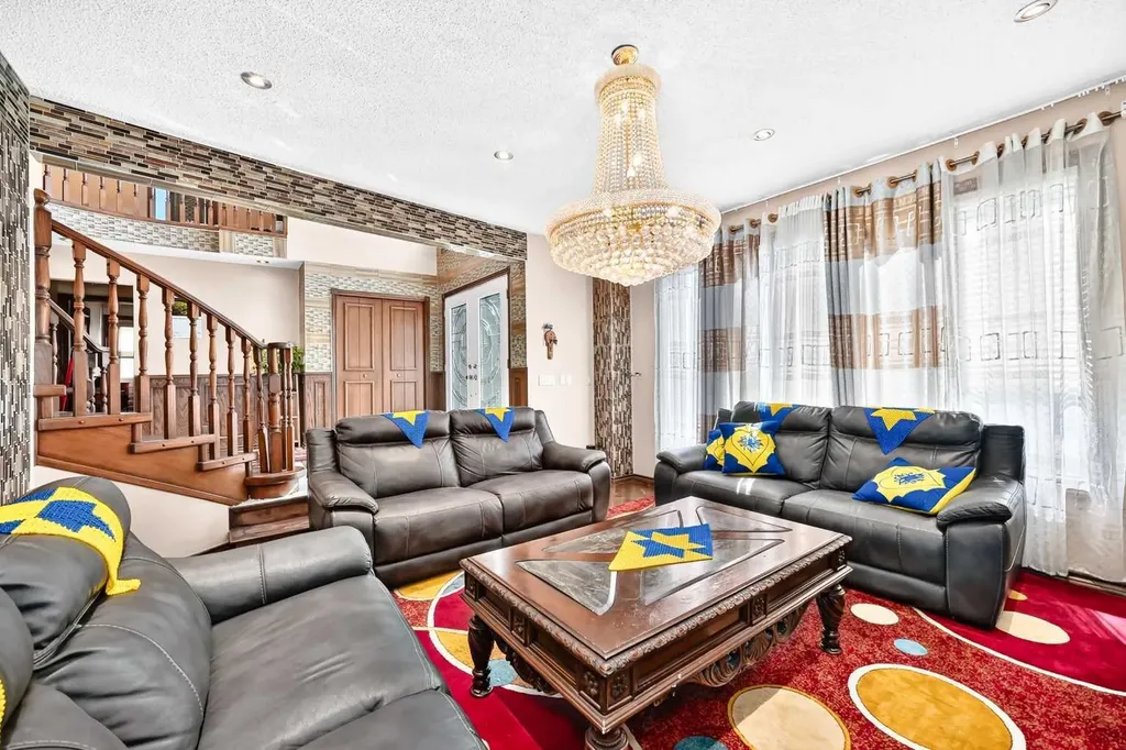 204 Deer Ridge Way SE Calgary AB T2J 5Y6