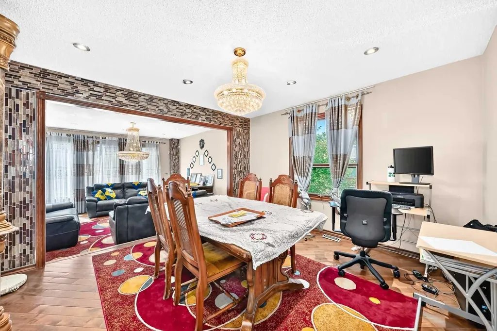 204 Deer Ridge Way SE Calgary AB T2J 5Y6