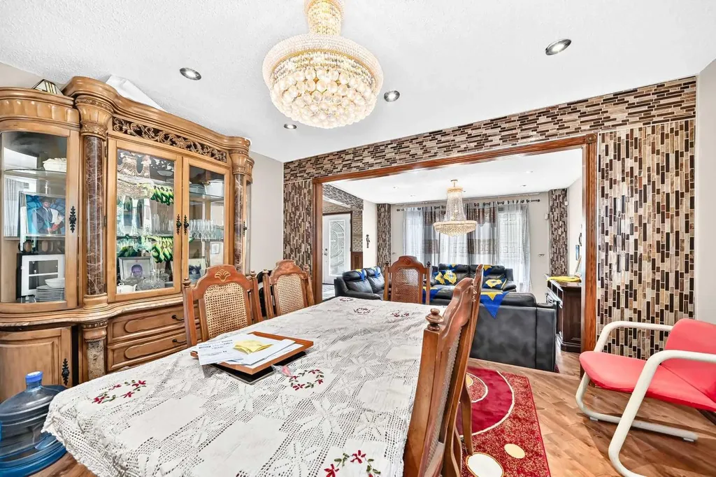 204 Deer Ridge Way SE Calgary AB T2J 5Y6