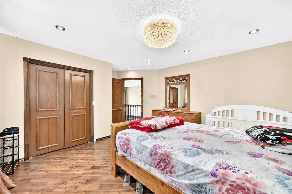 204 Deer Ridge Way SE Calgary AB T2J 5Y6