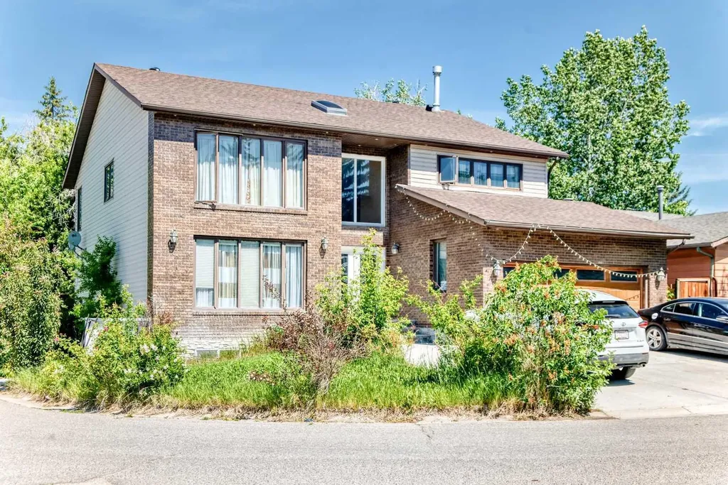 204 Deer Ridge Way SE Calgary AB T2J 5Y6